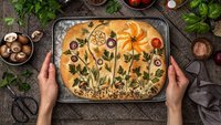 Herzhafte Blumen-Focaccia